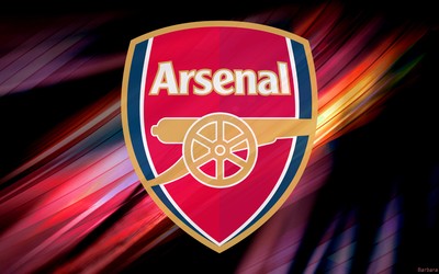 乐竞体育独家-丹麦队队长克亚尔护送埃里克森离场