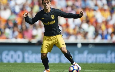 乐竞体育动态-勒蒂西耶轻巧吊射戏耍门将